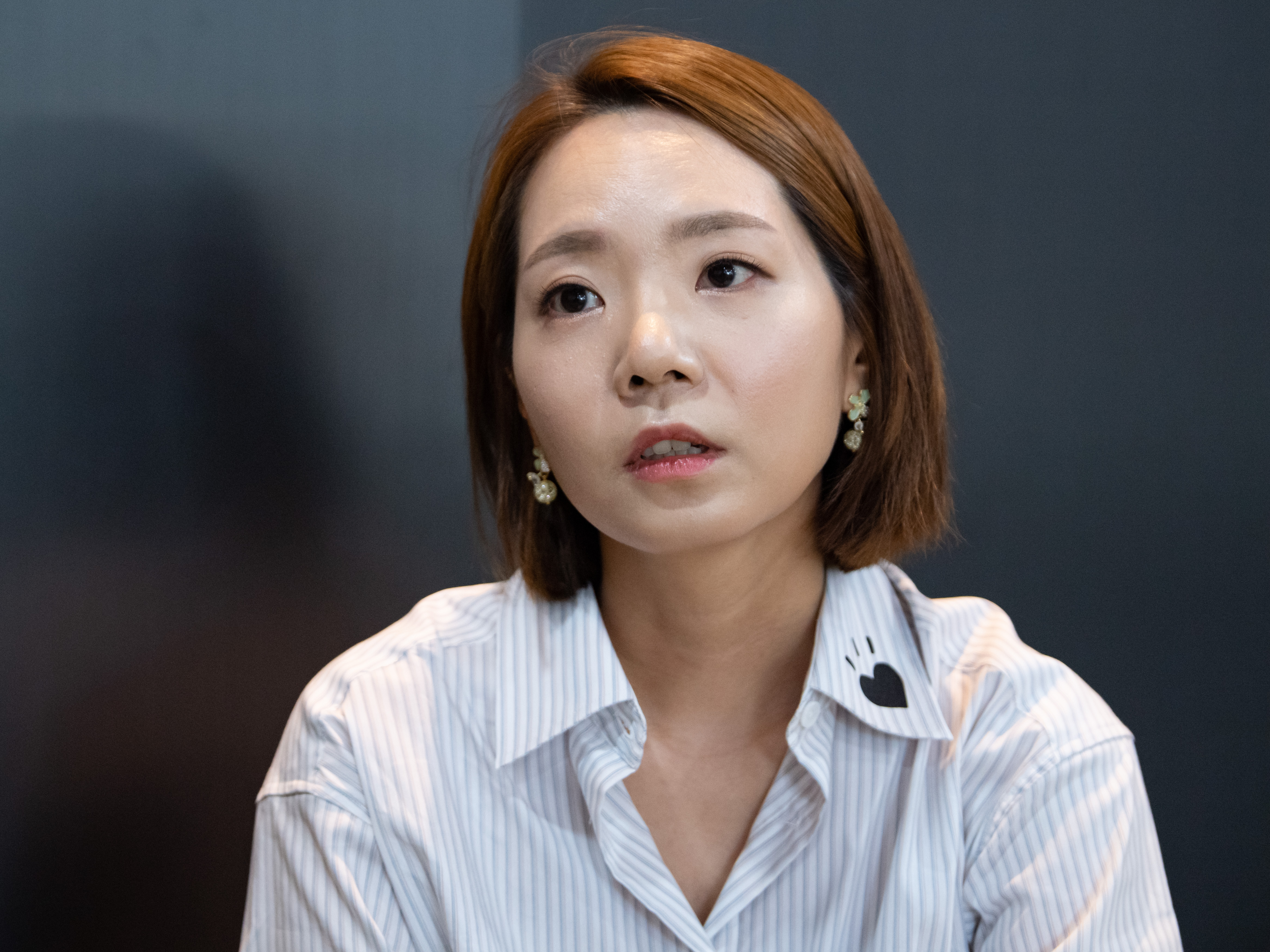 [저작권 한국일보]2012년 등단했으나 이후 소설을 좋은 평을 받지 못했다. 강 작가는 그걸 '이름 걸고 일하는 여성이 시달리는 것'들로 되받아쳤다. 단편 '오물자의 출현'은 그 결과물이다. 정준희 인턴기자