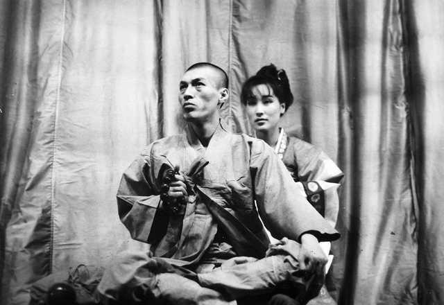 '1984년' 만해 한용운 선생의 일대기를 다룬 연극 님의 침묵 한 장면. 배우 김갑수가 한용운을 연기했다. 한국일보 자료사진