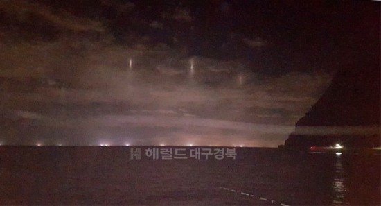 지난해 12월  마지막밤 울릉도 사동 앞 밤바다 에서 목격된 신기루 현상(독자 박춘환씨 제공)
