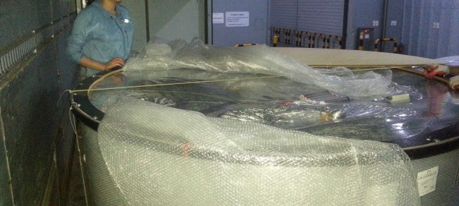 물고기 수입시 이용하는 수조. 운송 담당자들은 운송 전까지 수조 내 수온과 산소 농도 등을 지속적으로 체크합니다.