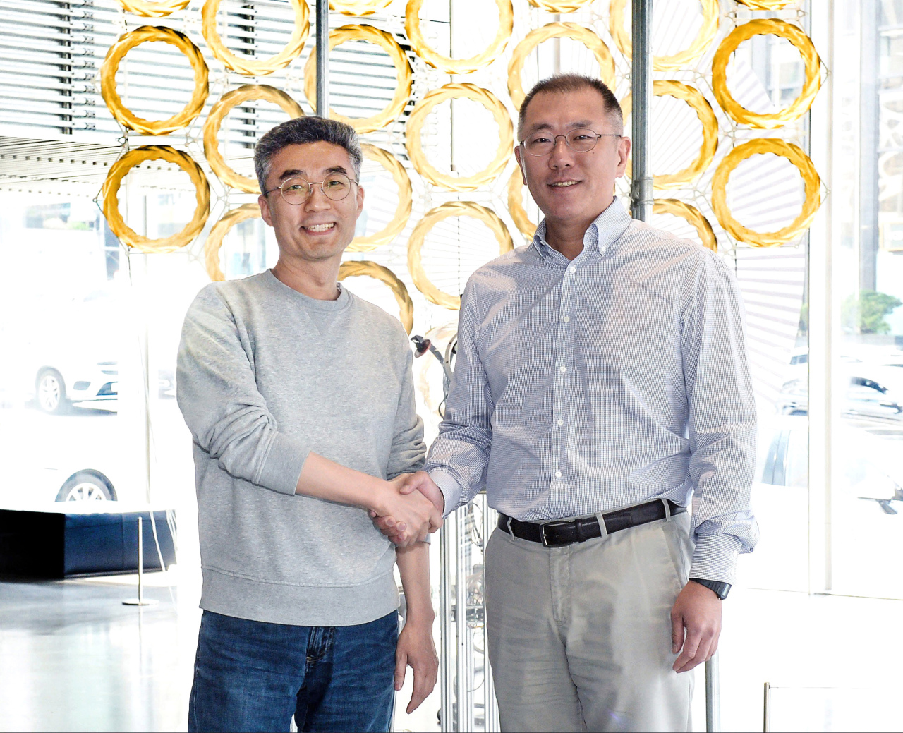 현대차가 네이버 CTO 출신 송창현 대표가 설립한 스타트업 ‘코드42(CODE42.ai)’에 전략 투자하고 미래 모빌리티 분야에서 상호 다각적인 협력에 나선다.