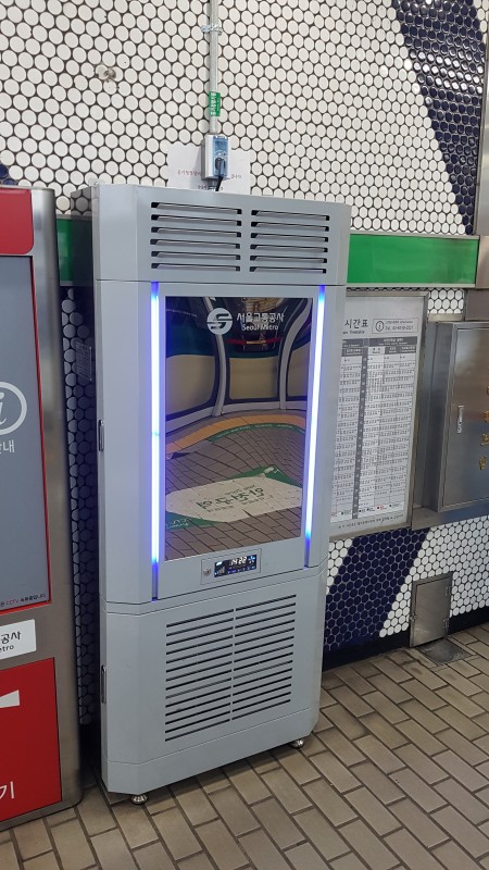 강남역에 설치된 고성능 공기청정기. [서울시 제공]