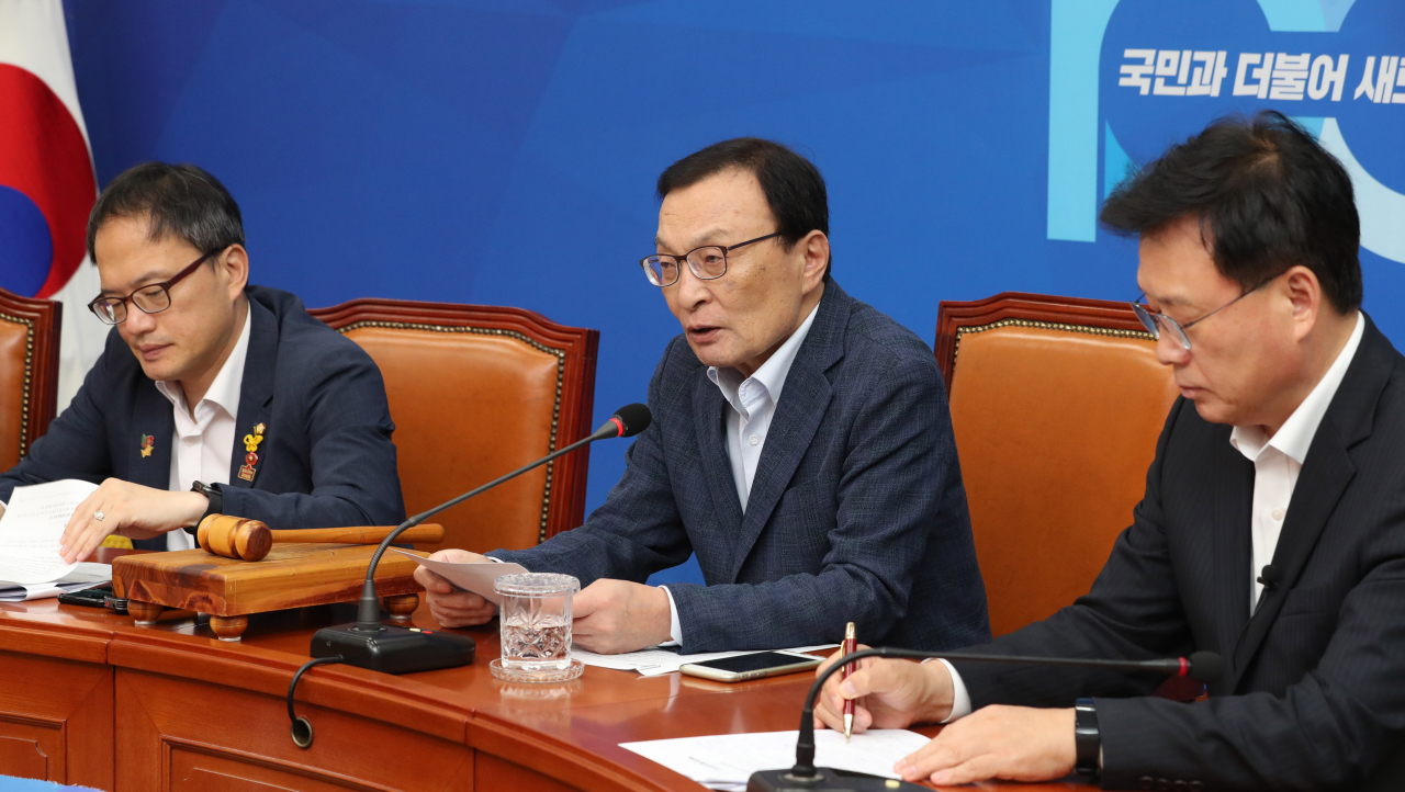 더불어민주당 이해찬 대표가 29일 오전 국회에서 열린 최고위원회의에서 발언하고 있다. [연합]