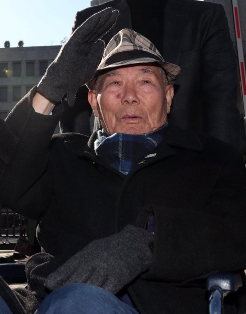 일본제철을 상대로 제기한 징용 피해 배상 청구 소송에서 지난해 10월 승소 확정 판결을 받아 낸 이춘식 옹. 원고 중 유일한 생존자다. [연합]