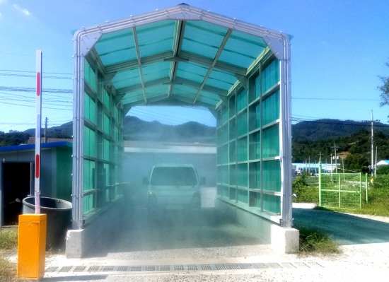 김천시가  파주  돼지농장에서 아프리카 돼지열병이 발생됨에 따라 돼지열병 차단방역을 위해  총력 대응에 나섰다.(김천시 제공)