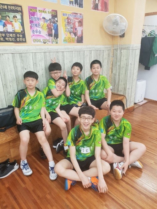 김인수 감독의 카카오톡 프로필 사진으로 올라 있는 성환초의 탁구선수들.