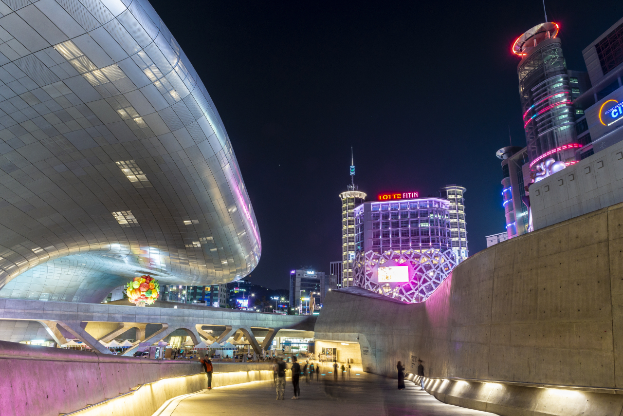 동대문 성곽공원 DDP 야경 이미지. [서울관광재단 제공]