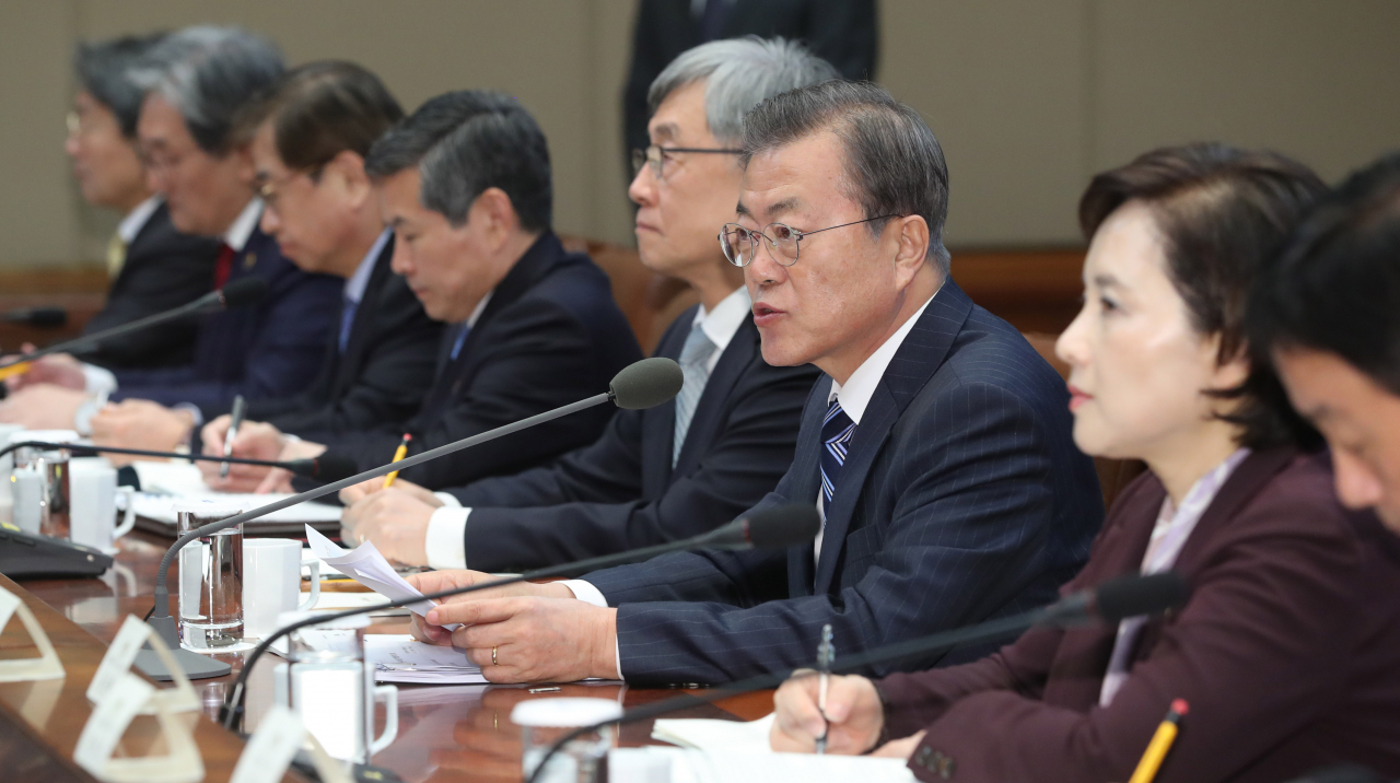 문재인 대통령이 8일 오후 청와대에서 반부패정책협의회 모두발언을 하고 있다. [연합]