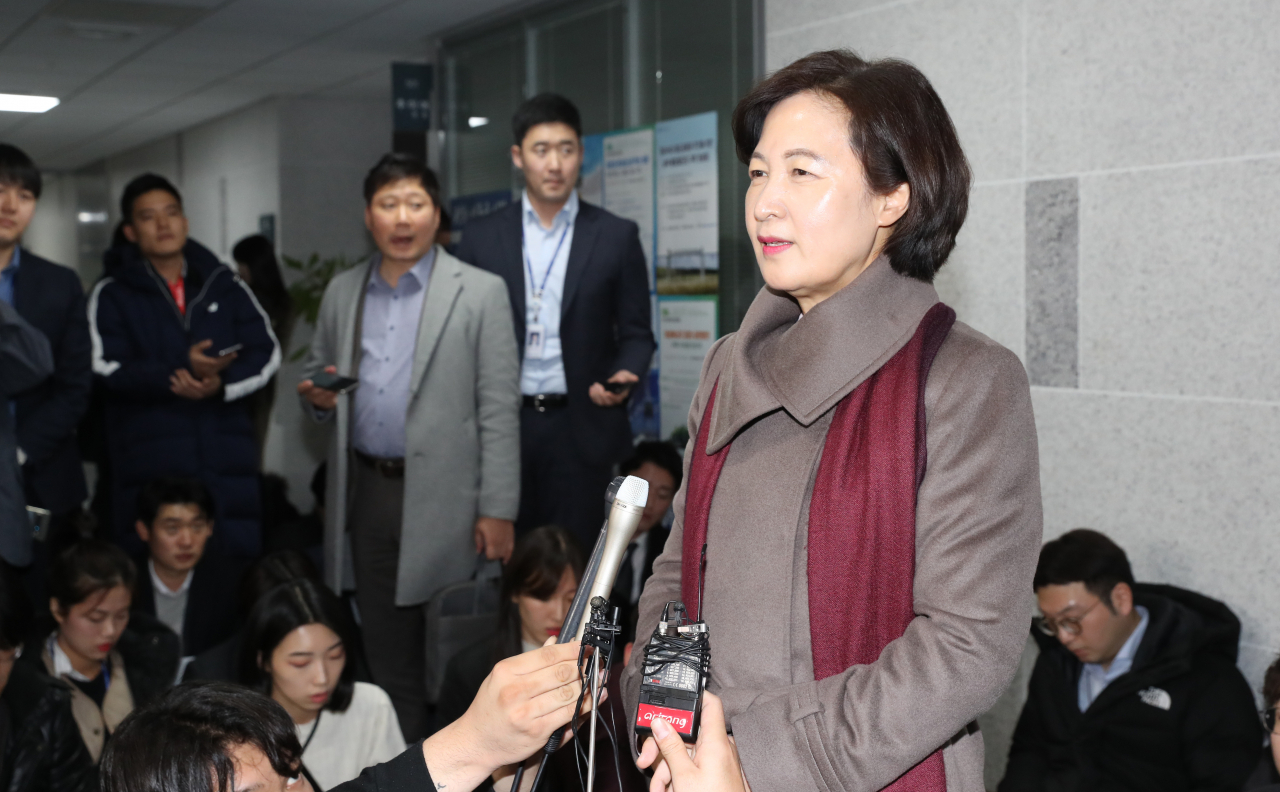 차기 법무부 장관으로 내정된 더불어민주당 추미애 의원이 5일 서울 여의도 국회 의원회관에서 소감을 말하고 있다. 연합뉴스