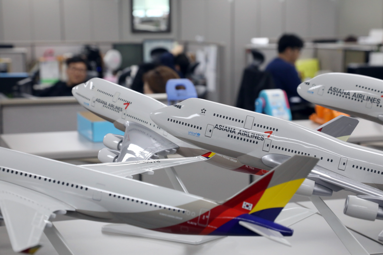 서울 강서구 오쇠동 아시아나항공 본사에서 직원들이 근무하고 있다. [연합]