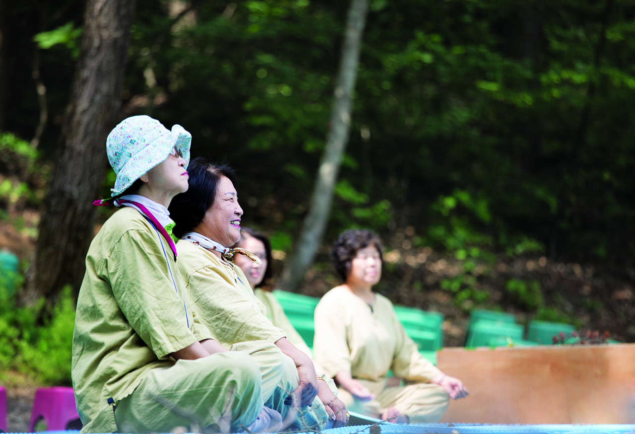 자연명상 스테이처럼 관광대신 몸과 마음의 피로를 씻어내는 웰니스 관광 이용자가 늘고 있다.