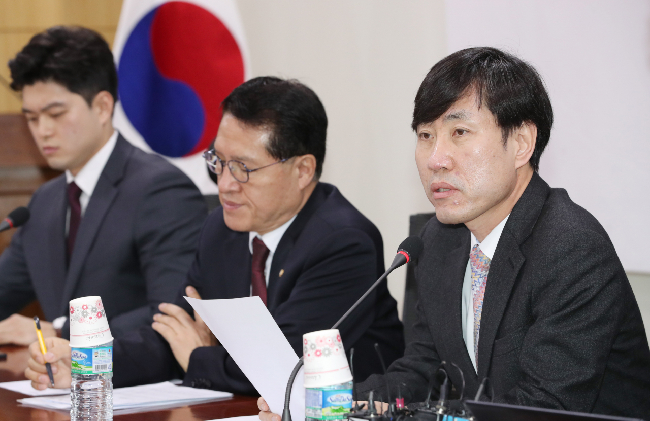 새로운보수당 하태경 책임대표(오른쪽)가 29일 오전 서울 여의도 국회 의원회관에서 열린 당대표-주요당직자 확대연석회의에서 발언하고 있다. [연합]