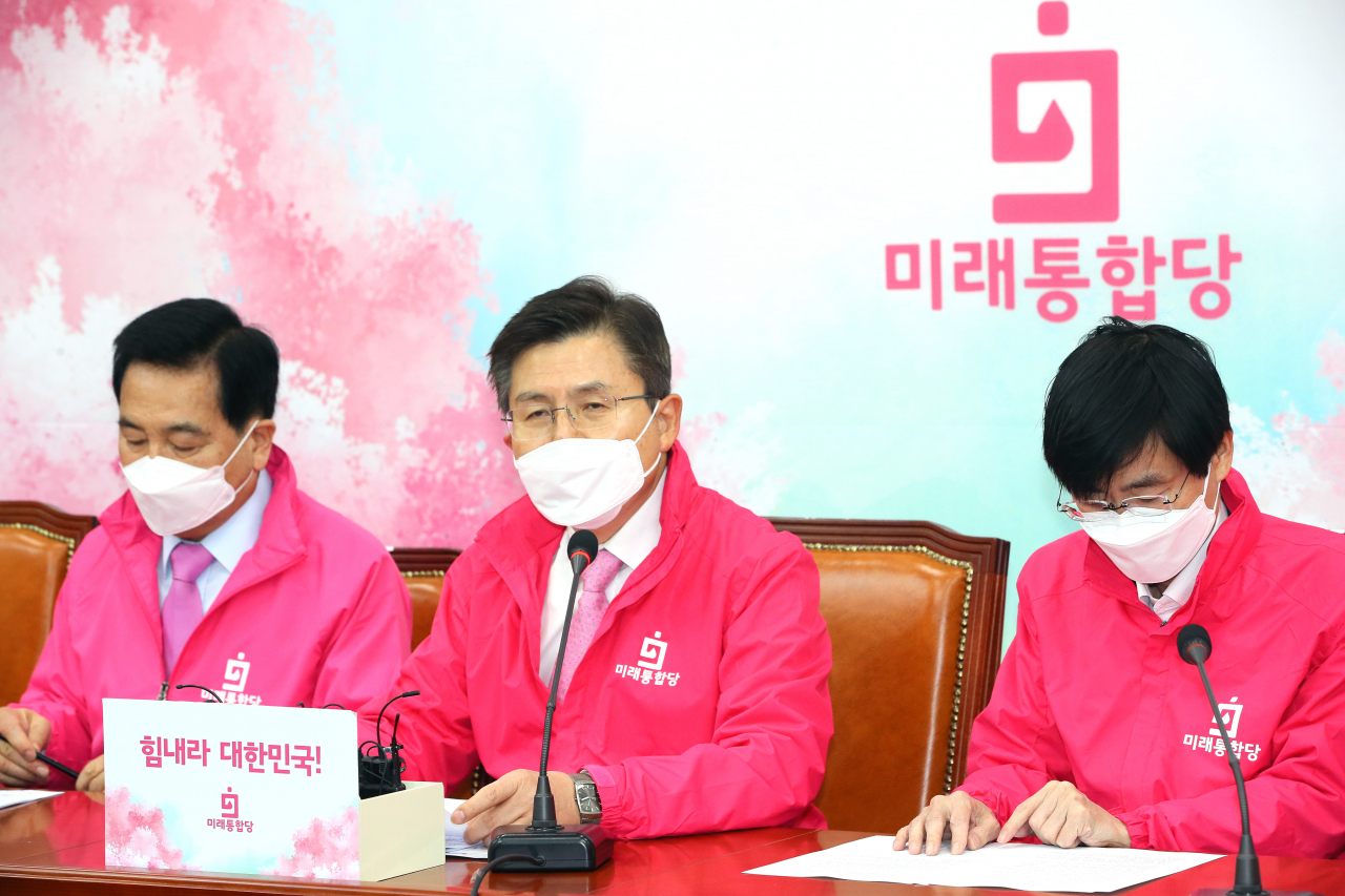 황교안 미래통합당 대표가 19일 국회에서 열린 최고위원회의에서 발언하고 있다. [연합]