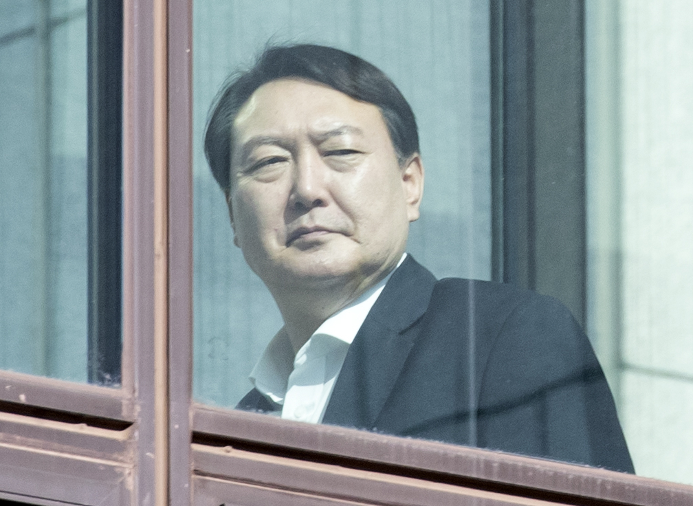 서초구 대검찰청에서 윤석열 검찰총장이 구내식당으로 이동하고 있다. 연합뉴스