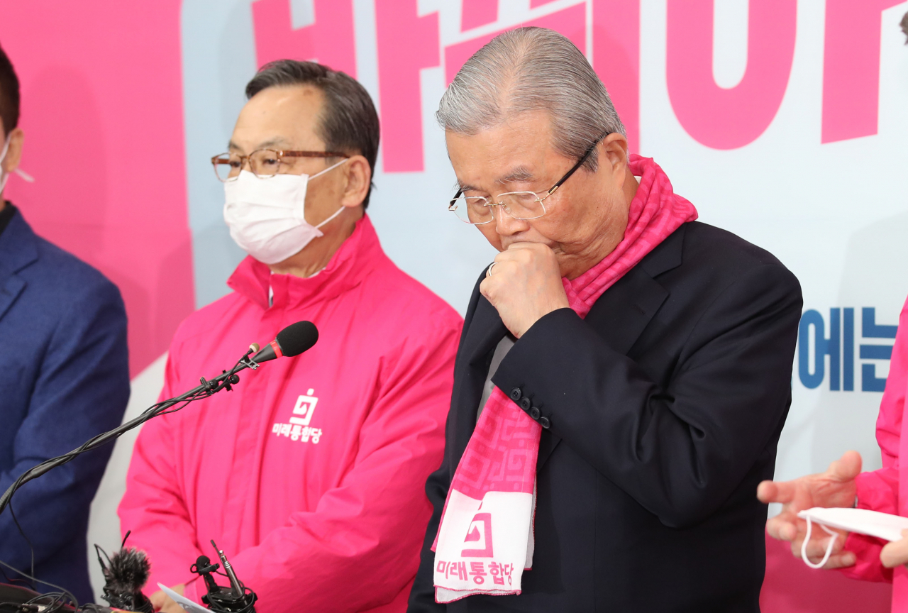 4·15 총선을 앞두고 김종인 미래통합당 총괄선거대책위원장이 9일 오전 국회에서 ‘김대호·차명진 후보의 막말’' 관련 대국민 사과 기자회견을 하고 있다. [연합]