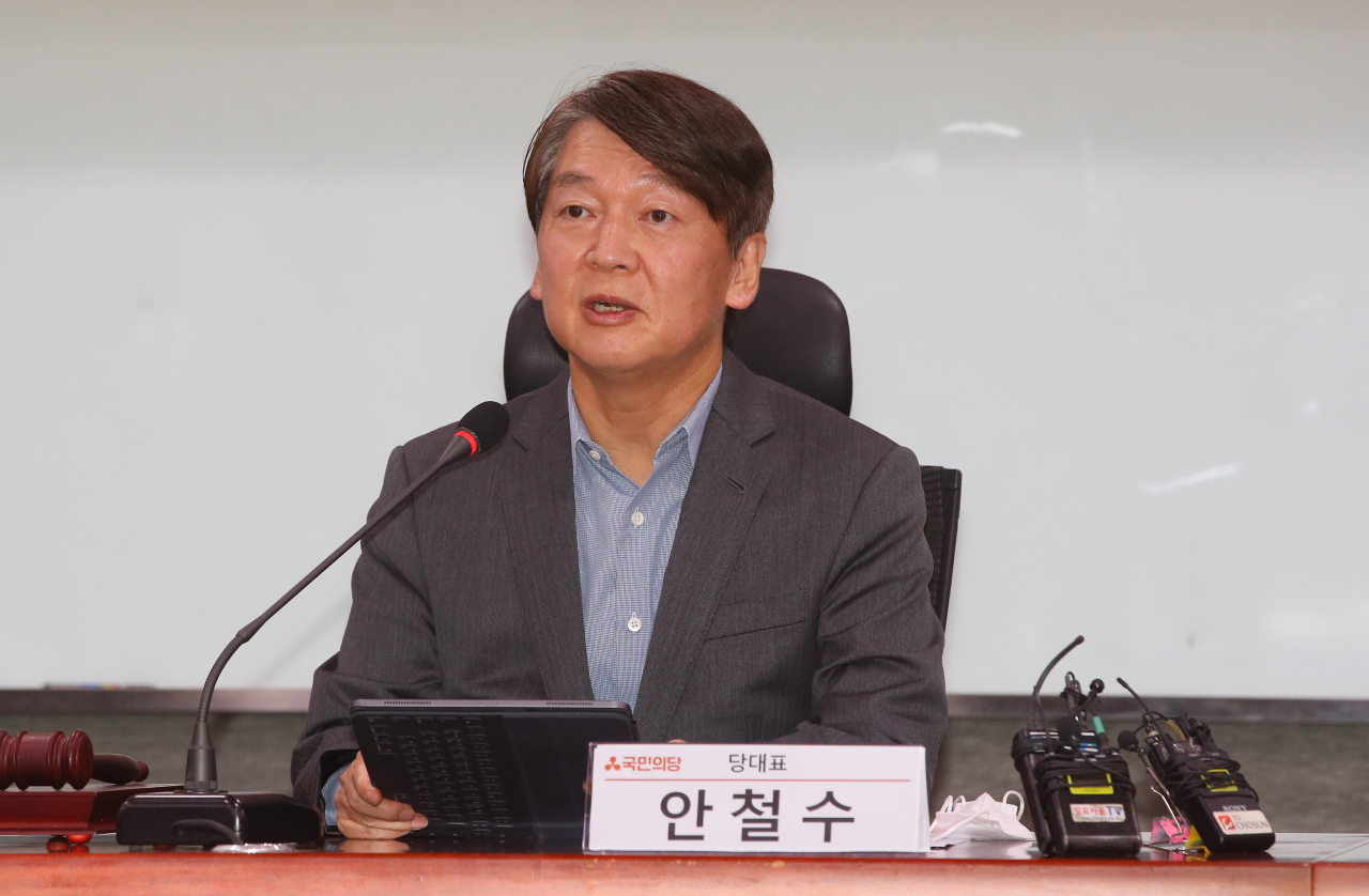 안철수 국민의당 대표가 18일 국회 의원회관에서 열린 최고위원회의에서 발언하고 있다. [연합]