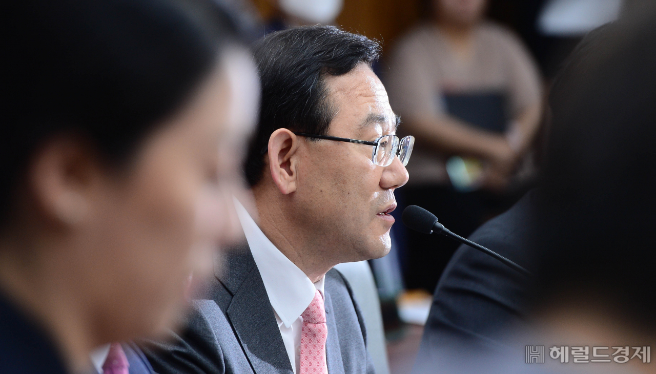 [헤럴드경제=이상섭 기자] 주호영 미래통합당 원내대표가 2일 오전 서울 여의도 국회에서 열린 원내대책회의에 현안과 관련한 모두발언을 하고 있다. babtong@heraldcorp.com