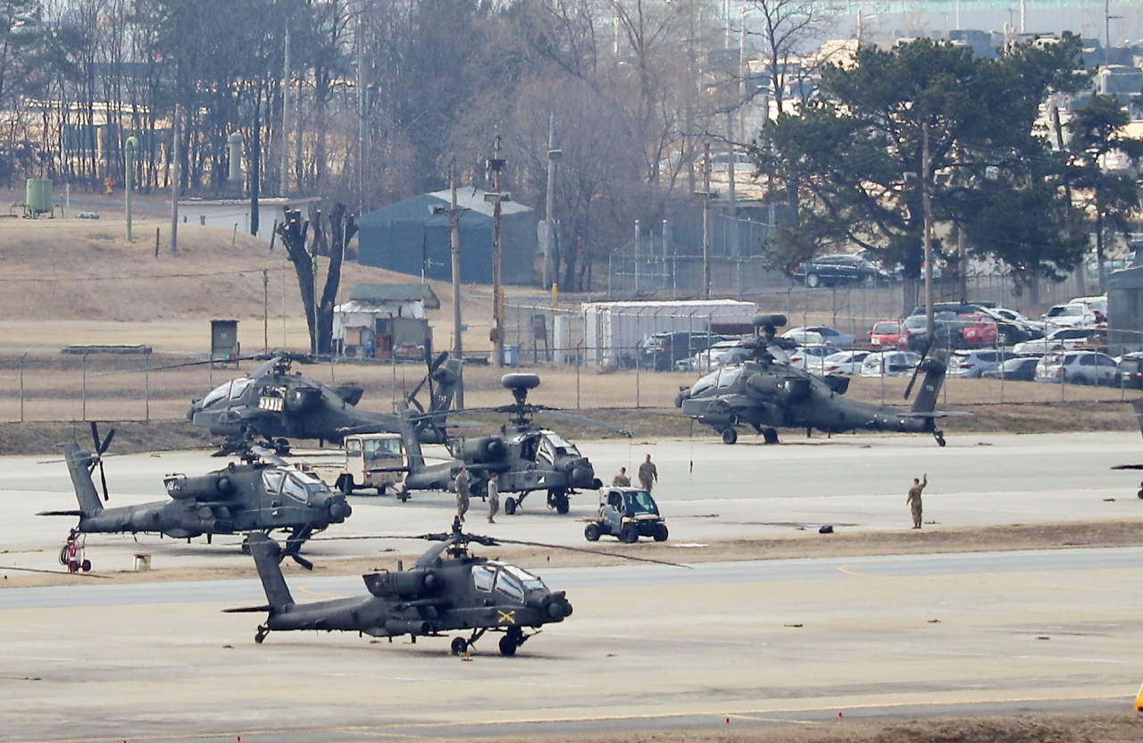 경기 평택시 캠프 험프리스에 아파치 헬기가 계류되어 있는 모습. [연합]