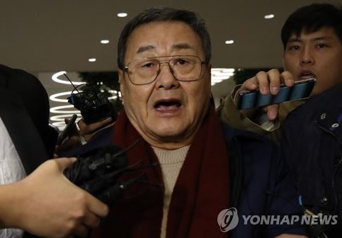 비서·가사도우미 성추행·폭행 혐의 김준기 전 회장 인천공항서 체포 사진=연합뉴스 제공