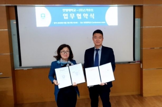 (왼쪽) 김수연 단장, (오른쪽) 김태균 상무