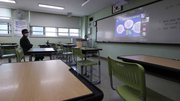 온라인 수업 진행 중인 서울 성동구 도선고등학교