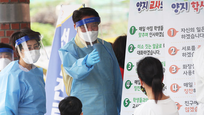 양지초등학교 현장 점검하는 최대호 안양시장