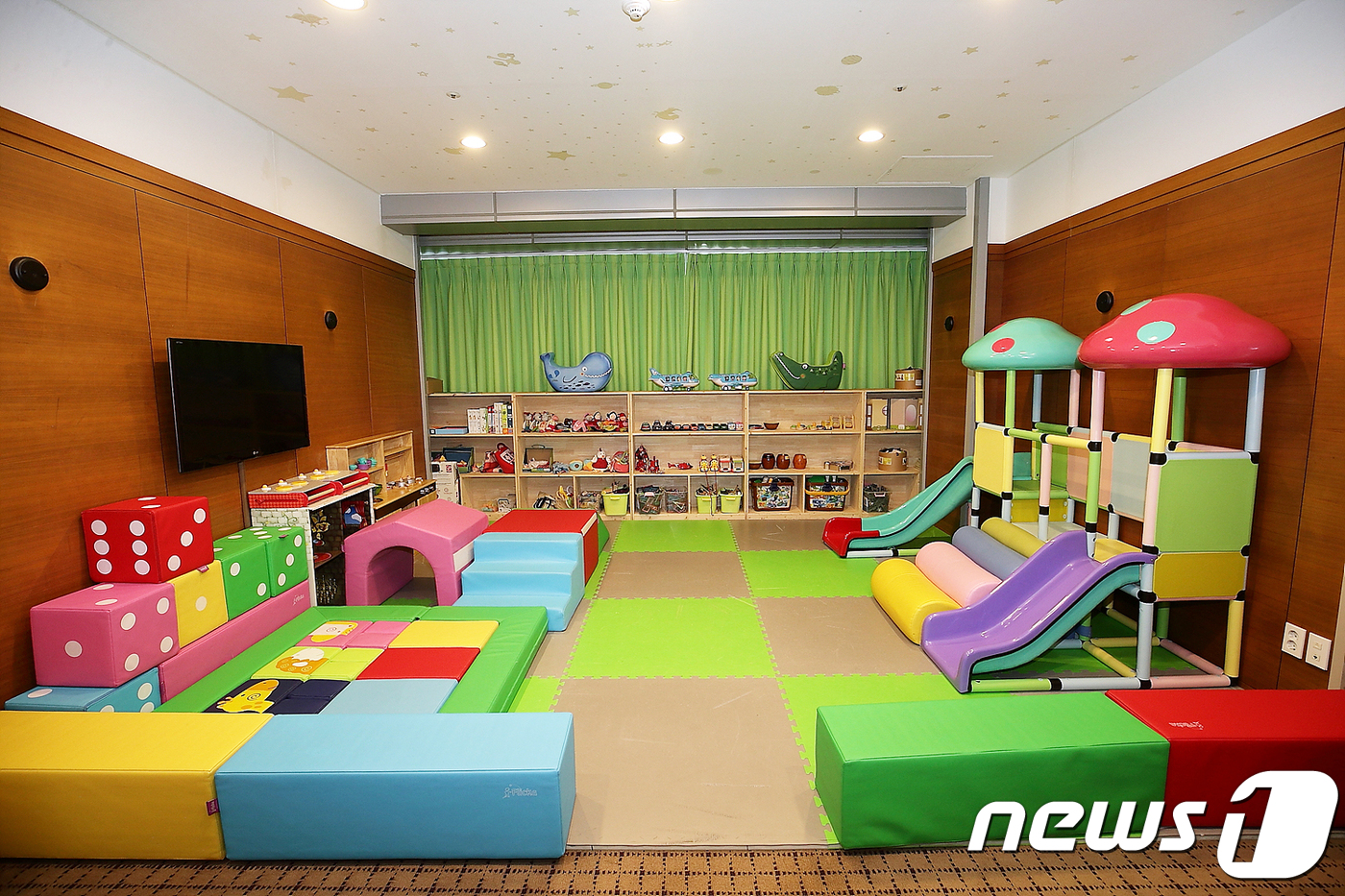 하이하우 캐릭터 층 놀이방 © News1