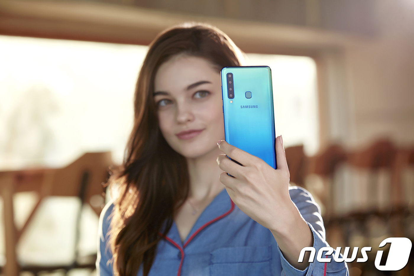 삼성전자가 세계 최초로 스마트폰 후면에 쿼드 카메라를 탑재한 ‘갤럭시 A9’ (삼성전자 제공) 2018.12.20/뉴스1
