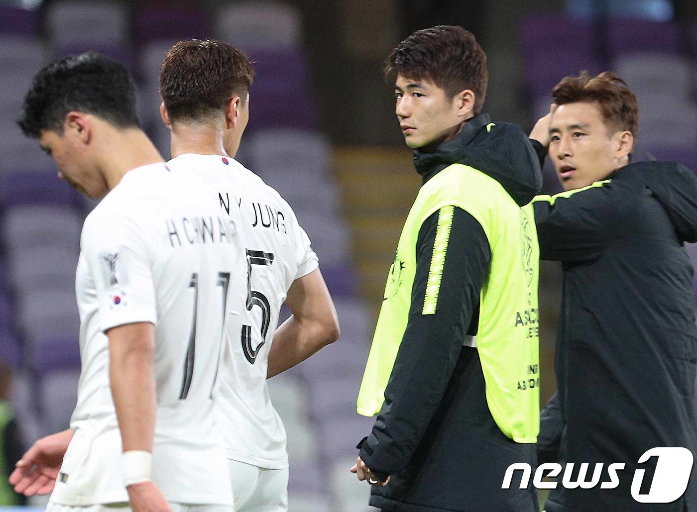 대한민국 축구대표팀 기성용이 11일 오후(현지시간) 아랍에미리트(UAE) 알 아인 하자빈 자예드 스타디움에서 열린 2019 아시아축구연맹(AFC) 아시안컵 C조 조별리그 2차전 대한민국과 키르기스스탄과의 경기를 마친 후 그라운드를 나서고 있다.  2019.1.12/뉴스1 © News1 신웅수 기자