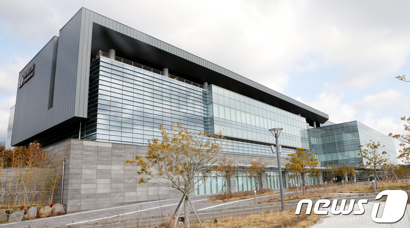 1일 오전 제주 서귀포시 헬스케어타운 내 녹지국제병원 전경. 제주국제자유도시개발센터(JDC)에 따르면 녹지그룹은 현재 외국인 의료관광객 만으로 운영이 가능할 지 등에 대해 자체적으로 사업 타당성을 조사하고 있다.2019.2.6./뉴스1 © 뉴스1 오미란 기자