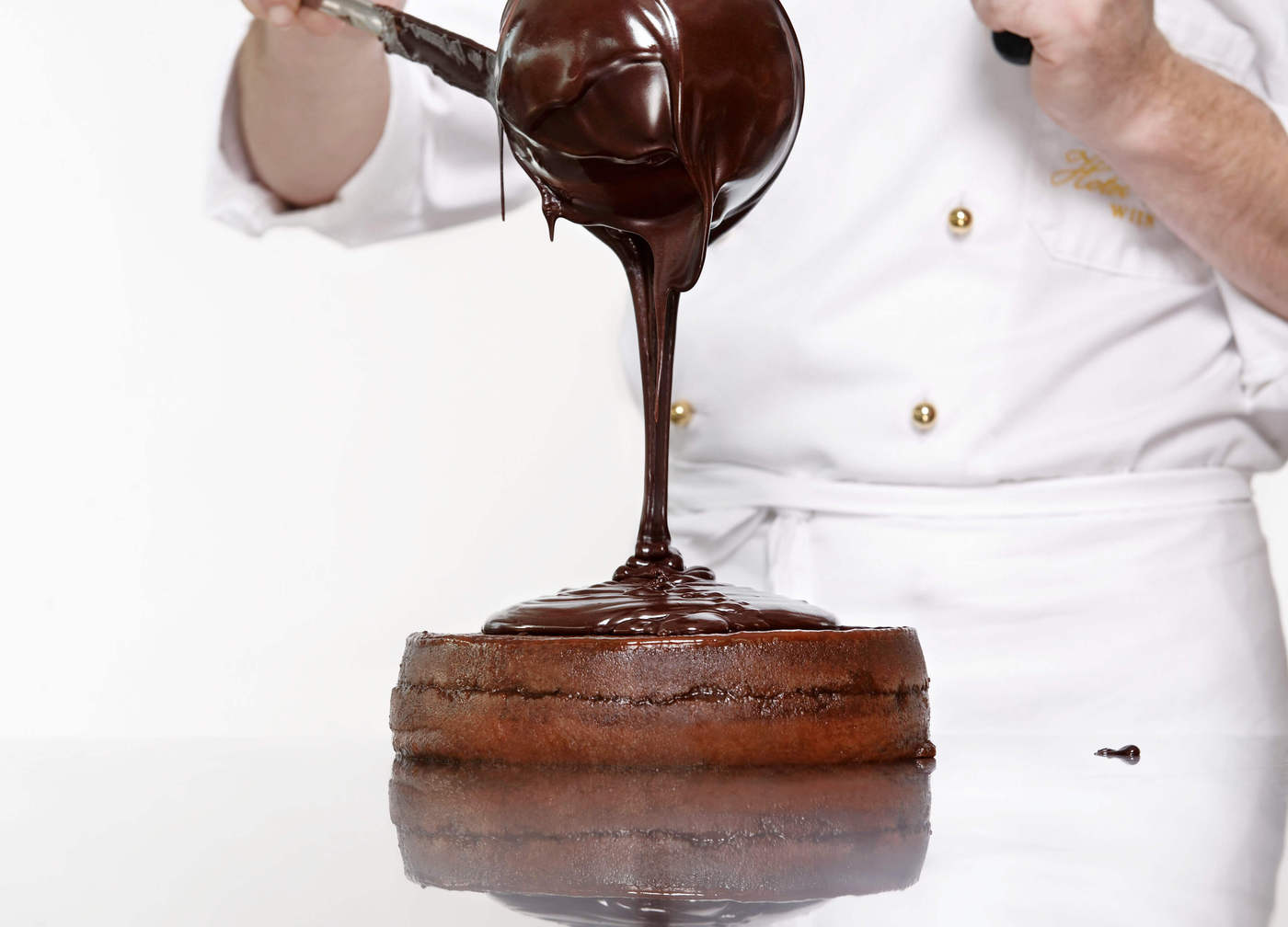 진한 초콜릿이 얹어지는 자허 토르테. 이하 잘츠부르크관광청 제공