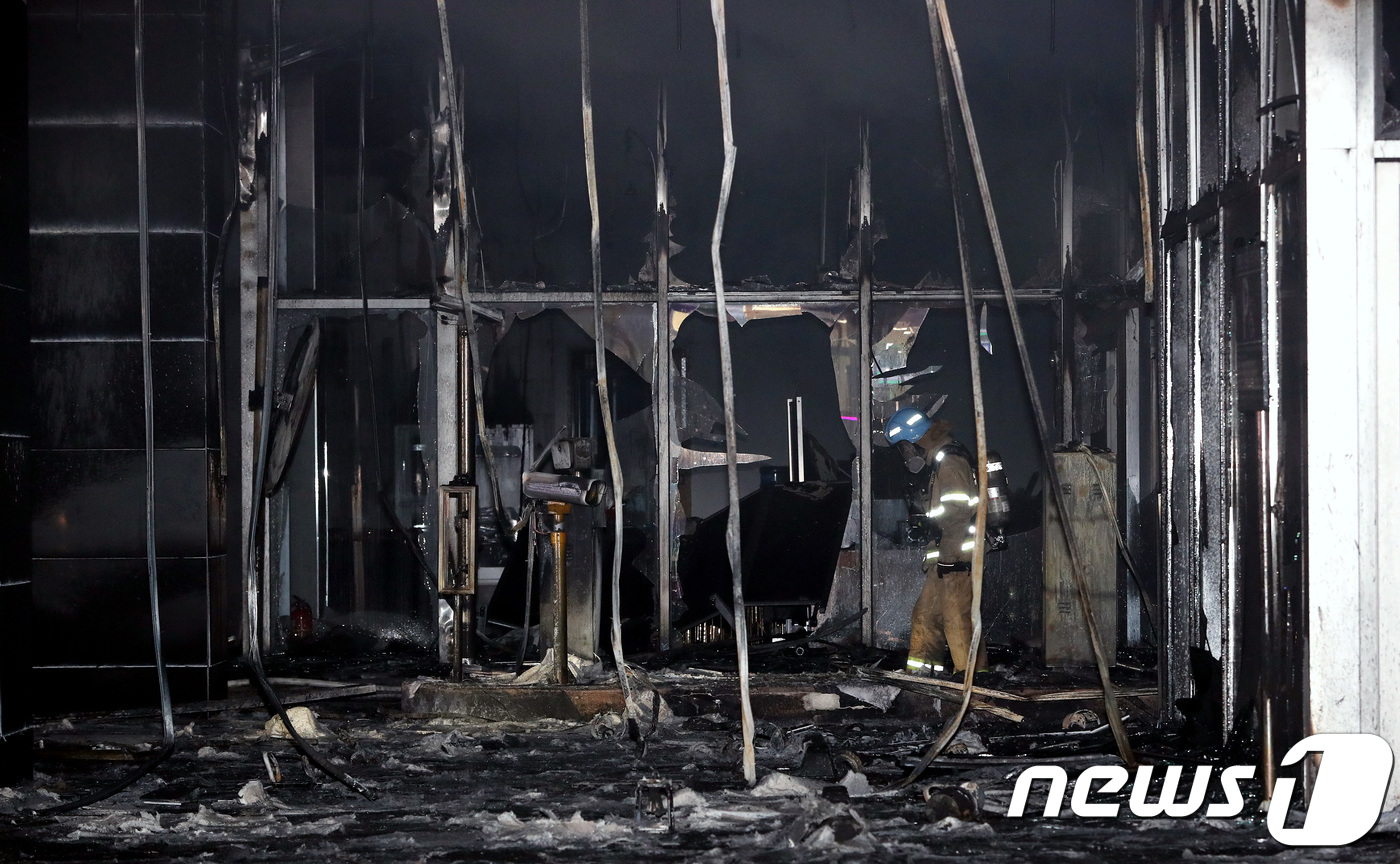 충남 천안시 서북구 쌍용동 라마다앙코르 호텔 화재발생 현장. .2019.1.14/뉴스1 © News1 박정호 기자