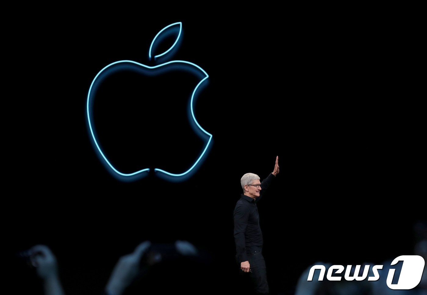 애플의 연례행사 '세계개발자회의(WWDC) 2019'에서 발언하고 있는 팀 쿡 애플 최고경영자(CEO). © AFP=뉴스1