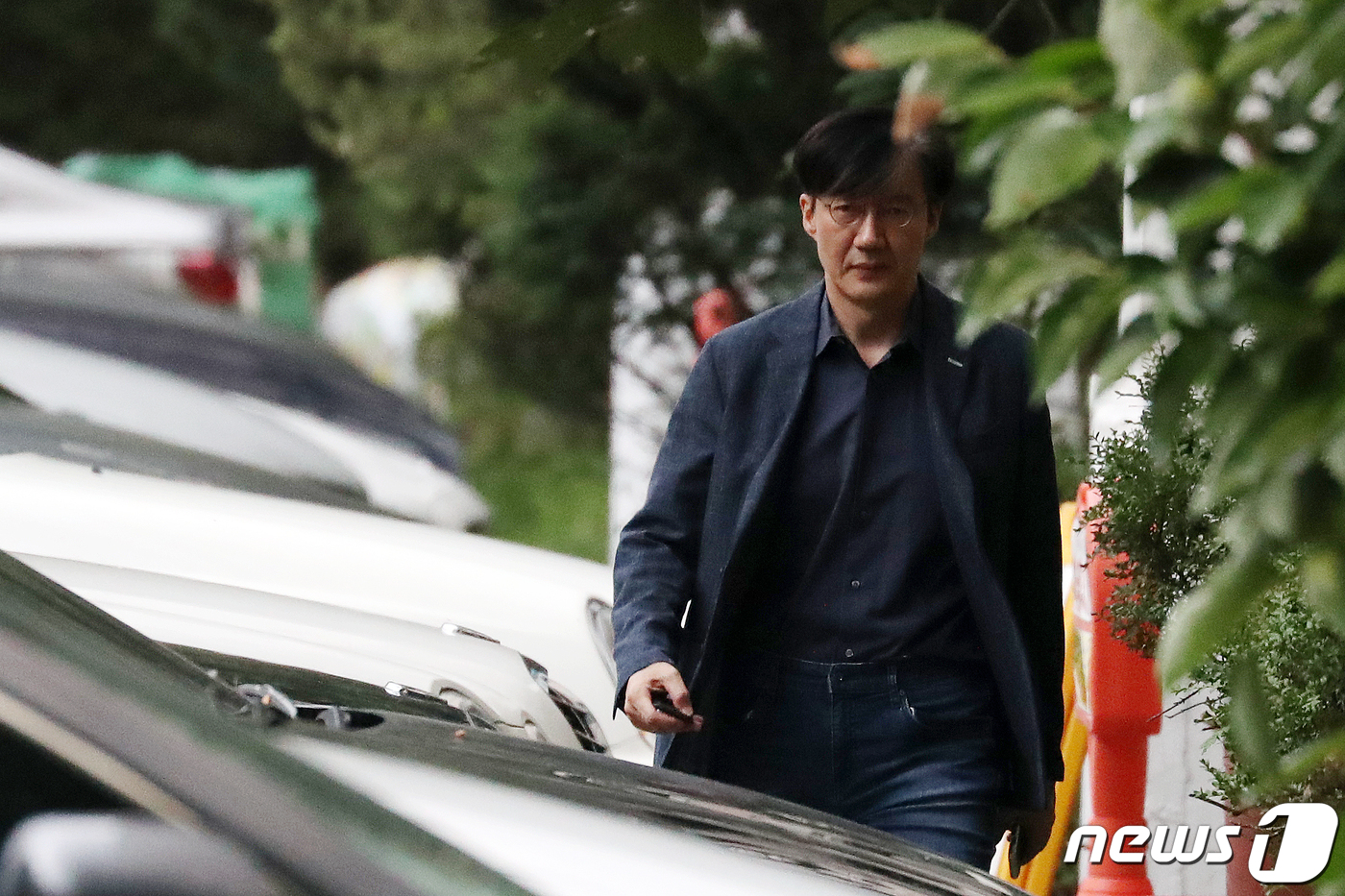 조국 법무부 장관 후보자가 3일 오후 서울 서초구 방배동 자택을 나서고 있다. 2019.9.3/뉴스1 © News1 민경석 기자