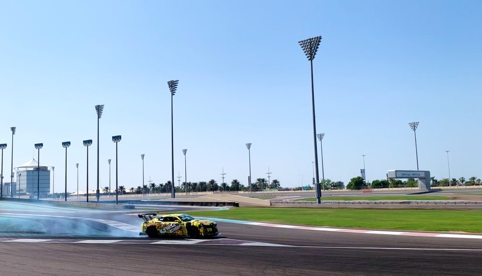 누구나 신청하면 야스 마리나 서킷에서 경주차량을 탑승해볼 수 있다.