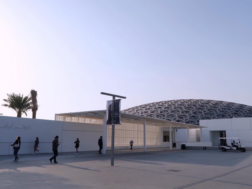 현대적인 돔형식으로 만들어진 루브르 아부다비© 뉴스1