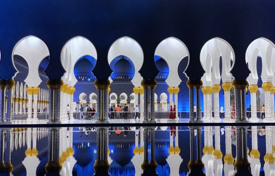 물빛에 비친 그랜드 모스크© 뉴스1