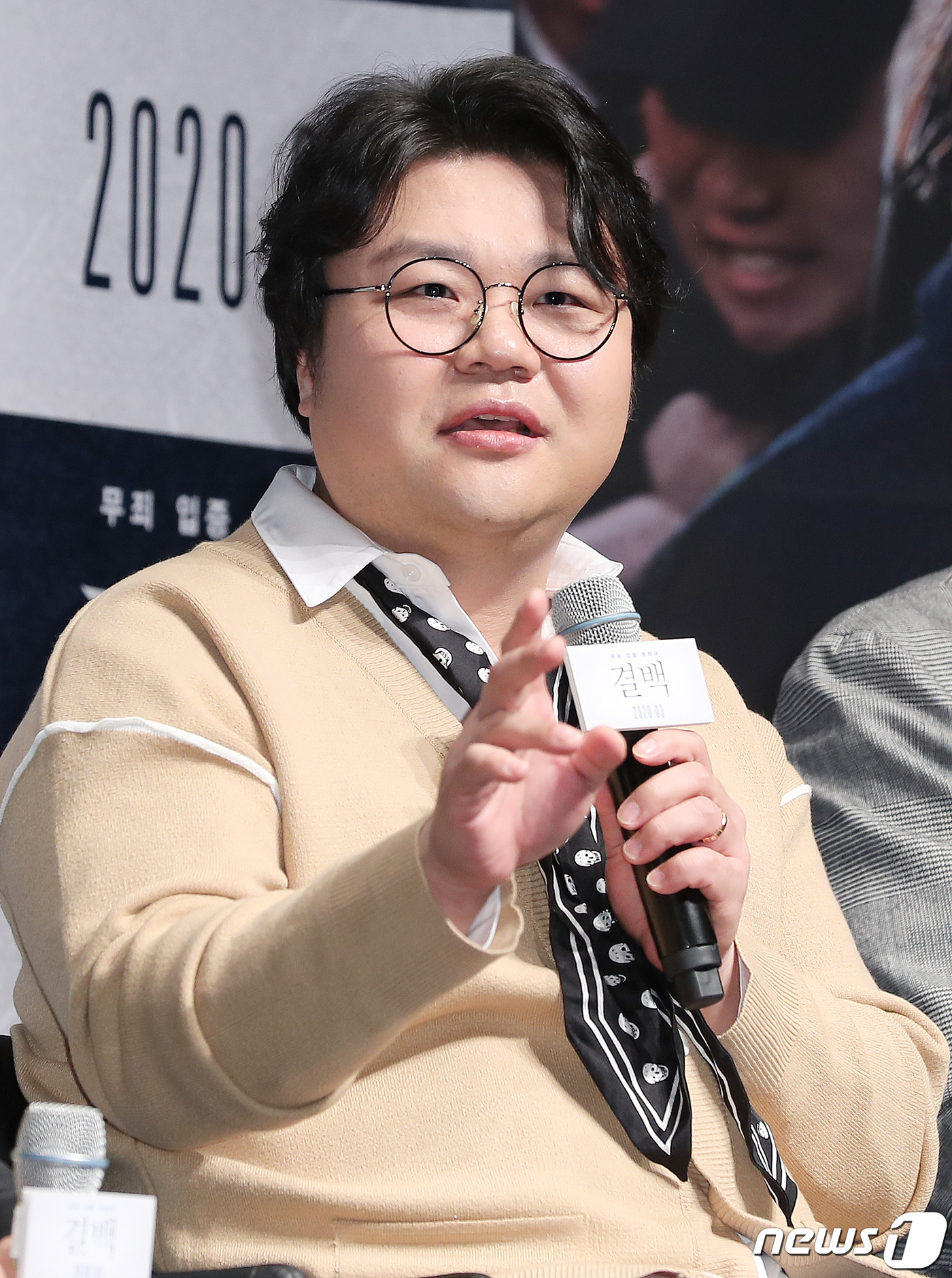 배우 태항호가 6일 오전 서울 서울 강남구 CGV압구정에서 열린 영화 ‘결백’ 제작보고회에 참석해 진행자의 질문에 답변하고 있다. 영화 ‘결백’은 아빠의 장례식장에서 벌어진 막걸리 농약 살인사건, 기억을 잃은 채 살인사건의 용의자로 몰린 엄마 화자(배종옥 분)의 결백을 밝히려는 변호사 정인(신혜선 분)이 추시장(허준호 분)과 마을 사람들이 숨기려 한 추악한 진실을 파헤쳐가는 무죄 입증 추적극이다. 2020.2.6/뉴스1 © News1 김진환 기자