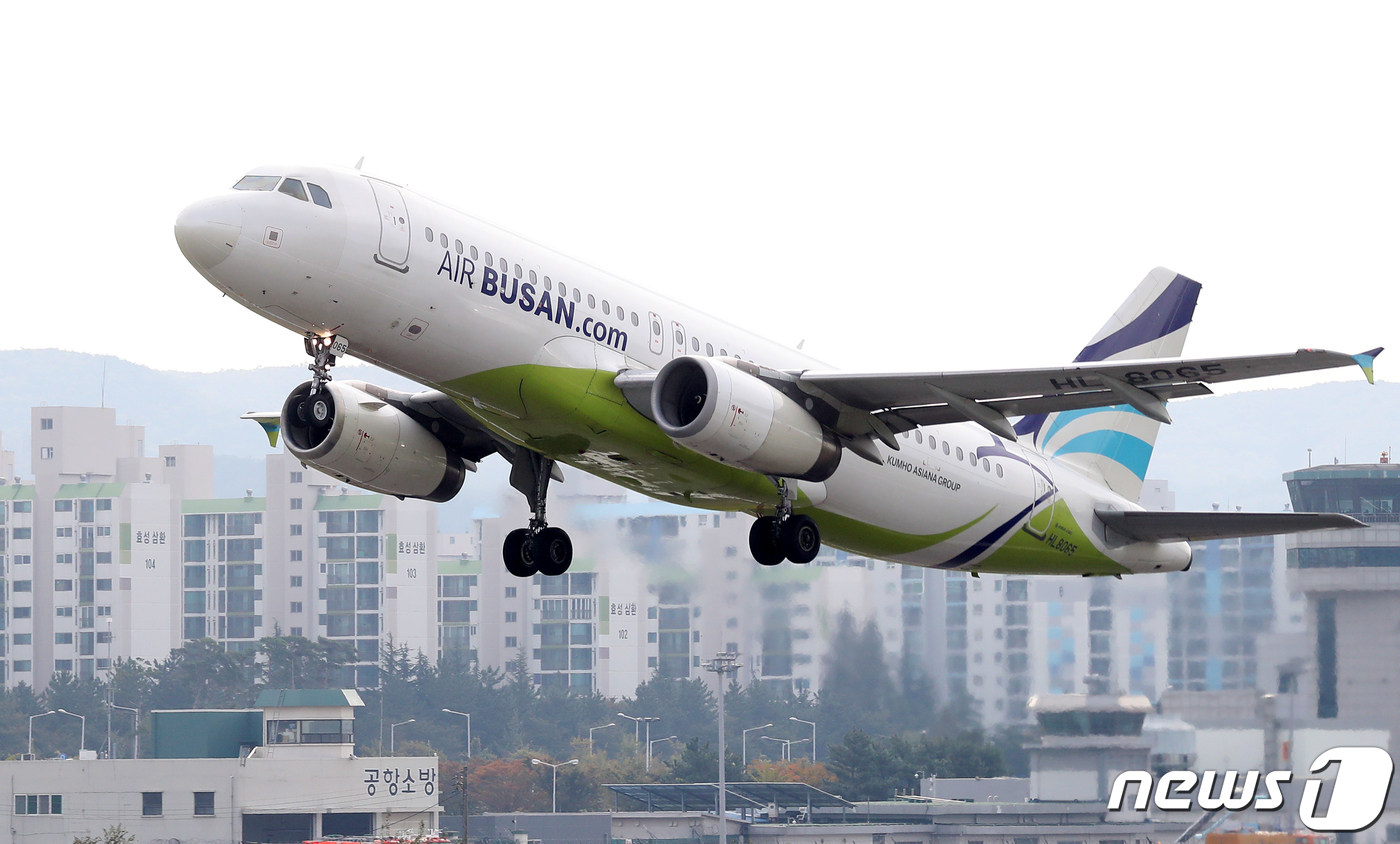 에어부산 항공기. 2019.10.16/뉴스1 © News1 윤일지 기자