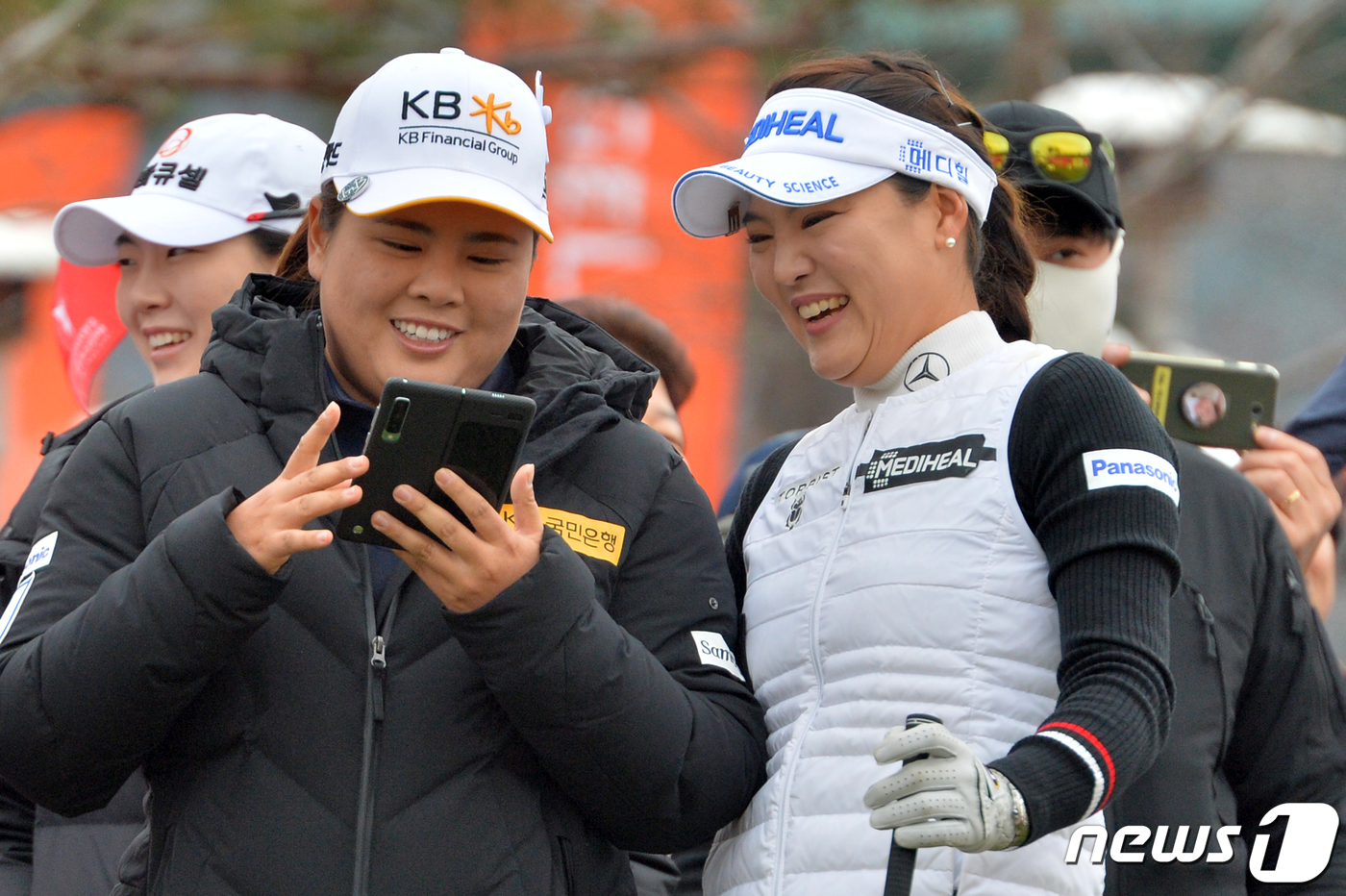 박인비(왼쪽)와 유소연. 2019.12.1/뉴스1 © News1 최창호 기자