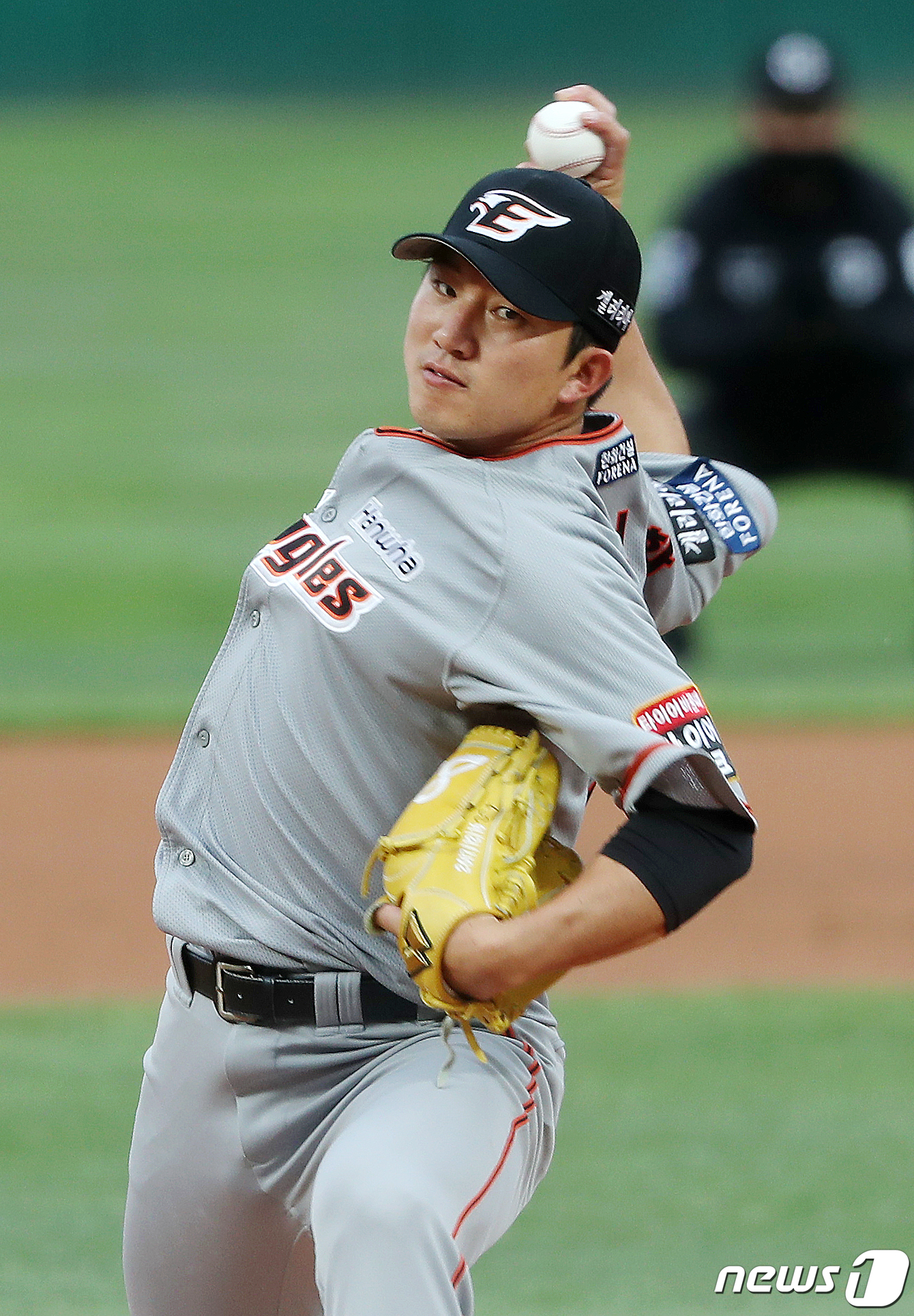 7일 오후 인천 SK행복드림구장에서 열린 프로야구 2020 신한은행 SOL KBO리그 한화 이글스와 SK 와이번스의 경기 1회말 한화 선발 장시환이 역투하고 있다. 2020.5.7/뉴스1 © News1 민경석 기자