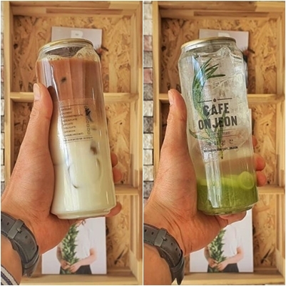 캔 실링기를 사용해 음료를 포장한 모습. 플라스틱과 알루미늄 두 종류 본체에 캔 실링을 할 수 있다. 자원재활용법에따라 플라스틱에 포장된 음료는 매장안에서 마실 수 없다. (독자 제공) 2020.05.28/뉴스1