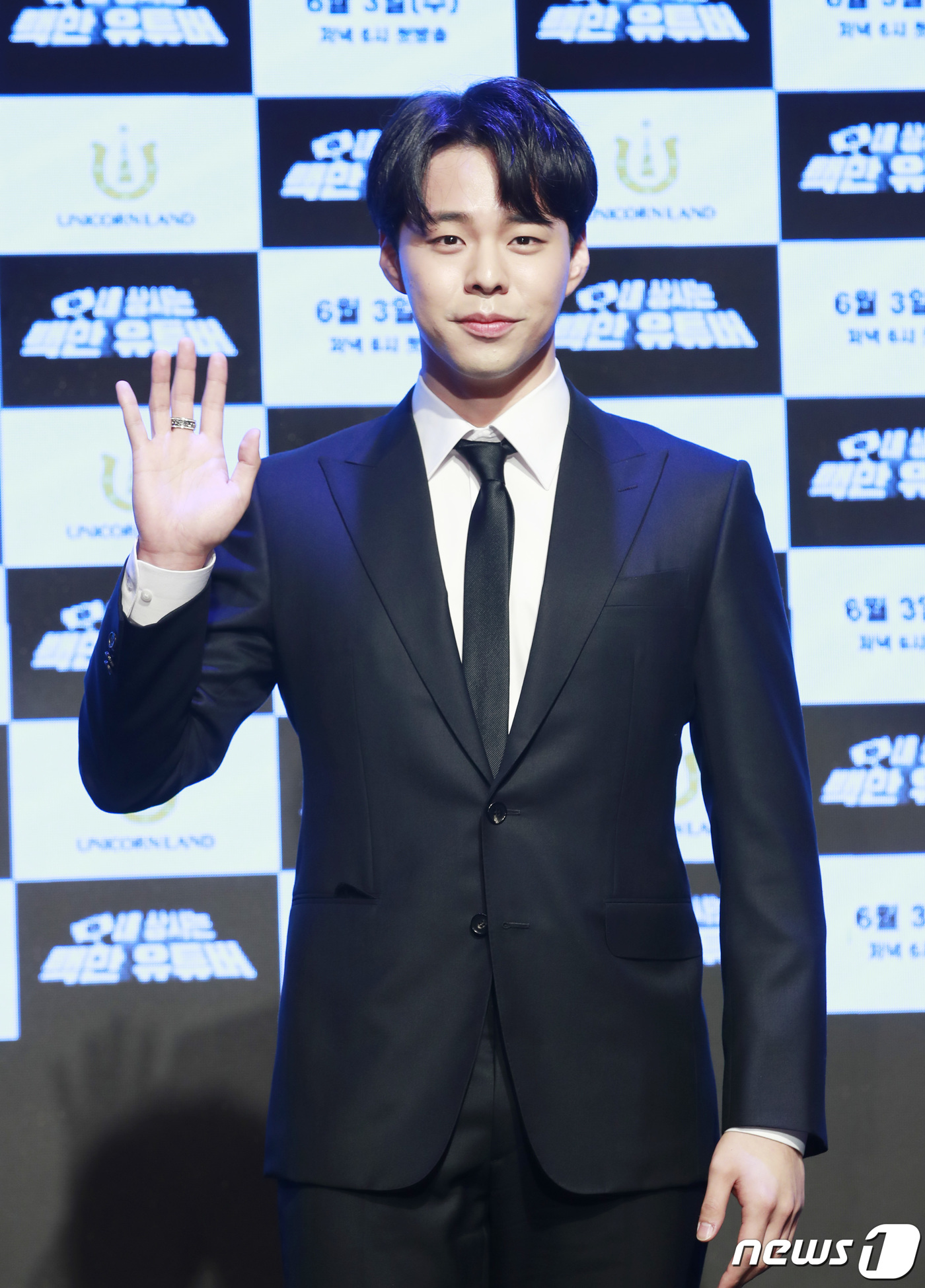 배우 강미래가 1일 오전 서울 용산구 아이파크몰 팝콘 D스퀘어에서 열린 웹드라마 ‘내 상사는 백만 유튜버’ 제작발표회에 참석해 포즈를 취하고 있다. ‘내상백유’는 실제로 백만 구독자를 보유하고 있는 유튜버들이 주연 배우로 출연, 대기업 홍보팀의 직원이 되어 제품을 홍보하고 회사 매출을 올리기 위해 고군분투하는 내용을 그린다. 2020.6.1/뉴스1 © News1 권현진 기자