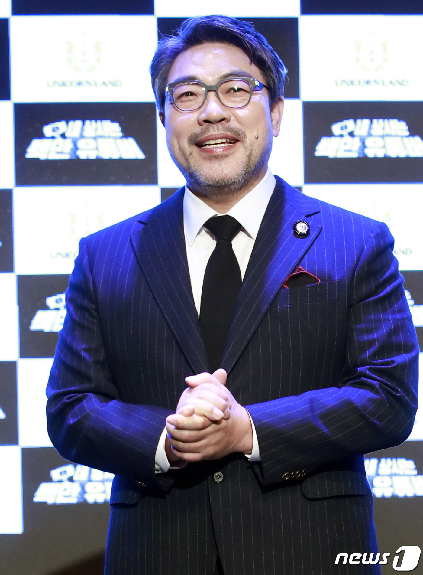 배우 이원종이 1일 오전 서울 용산구 아이파크몰 팝콘 D스퀘어에서 열린 웹드라마 ‘내 상사는 백만 유튜버’ 제작발표회에 참석해 포즈를 취하고 있다. ‘내상백유’는 실제로 백만 구독자를 보유하고 있는 유튜버들이 주연 배우로 출연, 대기업 홍보팀의 직원이 되어 제품을 홍보하고 회사 매출을 올리기 위해 고군분투하는 내용을 그린다. 2020.6.1/뉴스1 © News1 권현진 기자