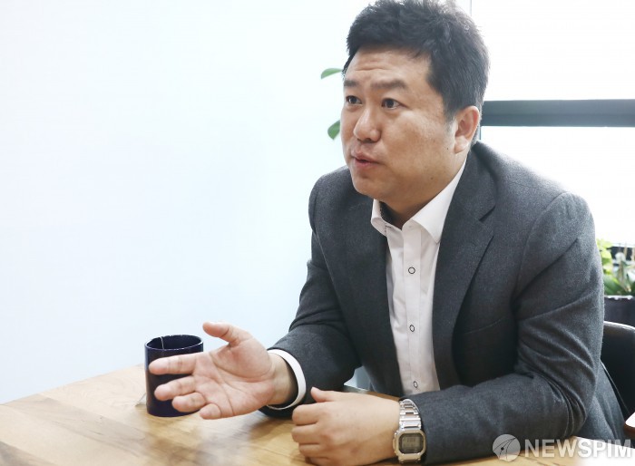 [서울=뉴스핌] 윤창빈 수습기자 =  16일 상봉동 법률사무소 ‘중심’에서 류재율 변호사가 뉴스핌과 인터뷰를 하고있다.. 2018.11.16 pangbin@newspim.com