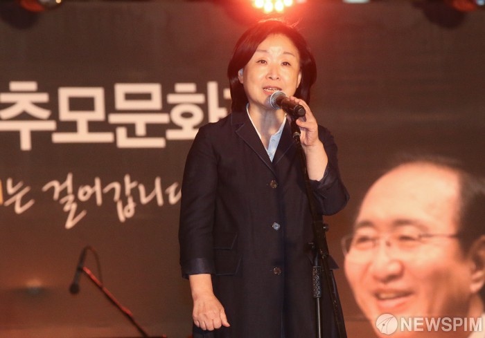 [서울=뉴스핌] 최상수 기자 = 심상정 정의당 의원이 7일 저녁 서울 여의도 국회 잔디광장에서 열린 고(故) 노회찬 국회의원 추모문화제에서 발언하고 있다. 2018.09.07 kilroy023@newspim.com