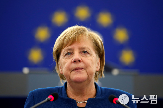 앙겔라 메르켈 독일 총리가 13일(현지시간) 프랑스 스트라스버그 유럽의회에서 연설을 하고 있다. 2018.11.13. [사진=로이터 뉴스핌]