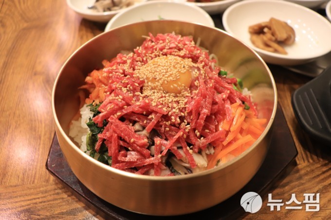 [제천=뉴스핌] 송유미 기자 = 노다지 육회비빔밥. 2019.01.22. yoomis@newspim.com