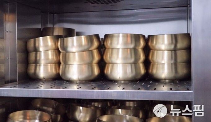 [제천=뉴스핌] 송유미 기자 = 노다지의 비빔밥은 놋그릇에 푸짐하게 나온다. 2019.01.22. yoomis@newspim.com