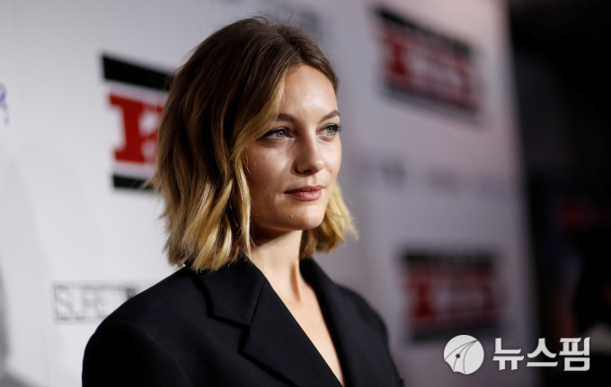 [로스앤젤레스 로이터=뉴스핌] 남혜경 인턴기자 = 6일(현지시간) 미국 캘리포니아주 로스앤젤레스에서 열린 영화 '더 키드'(The Kid) 상영회에서 레일라 조지가 사진촬영을 하고 있다. 2019.03.06.